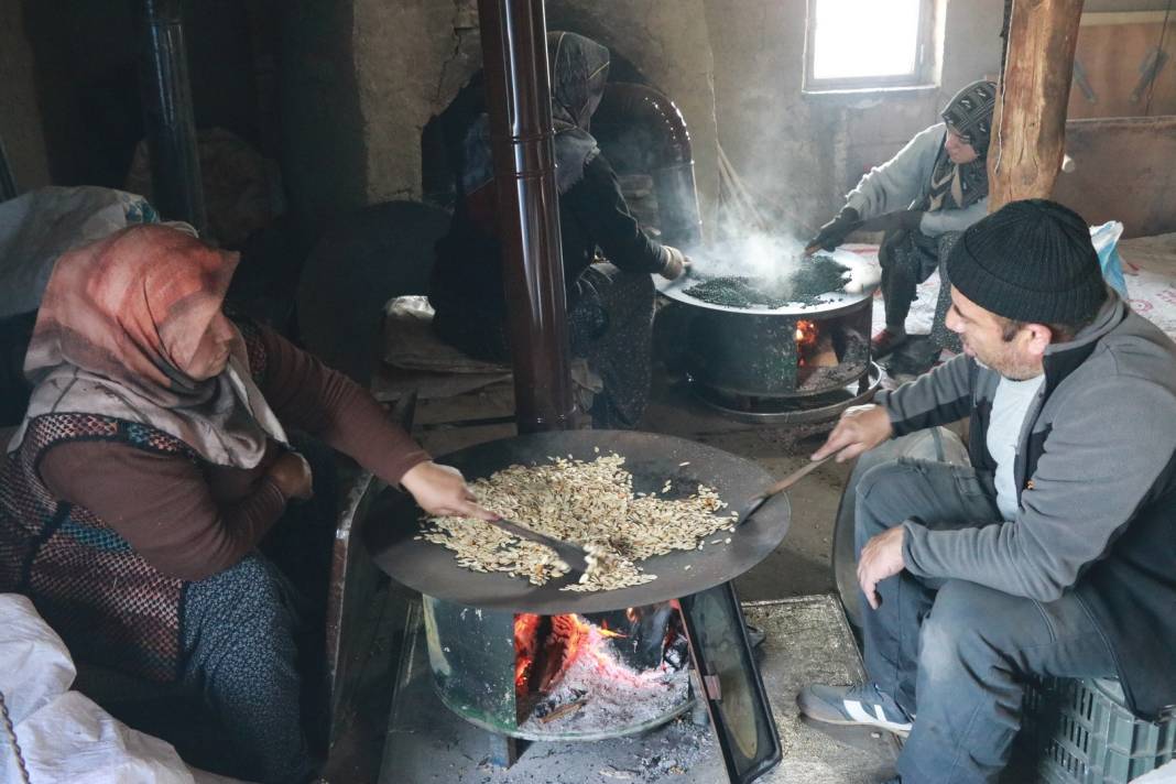 Konya'da yaylacıların vazgeçilmezi 8 malzemeli lezzet: İşte "gavut" böyle yapılıyor 8